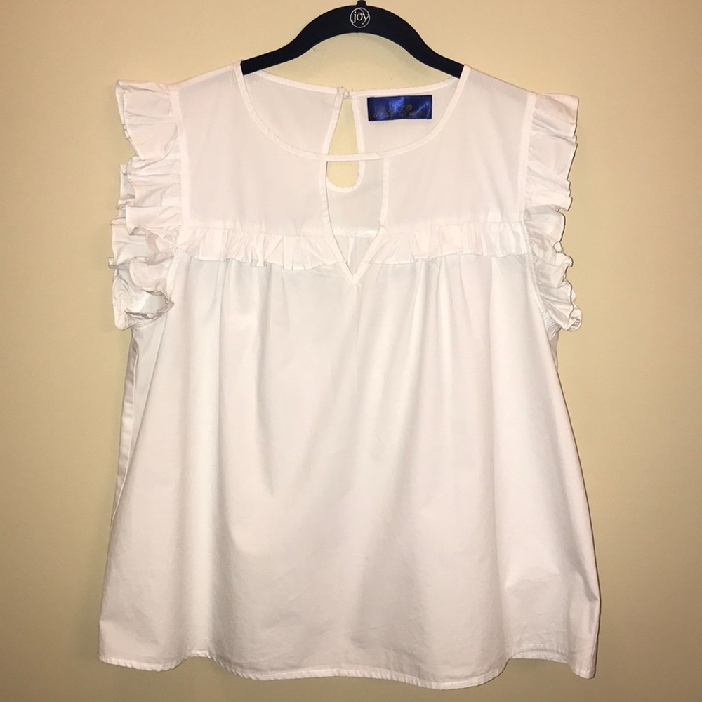 White ruffled top women’s size M